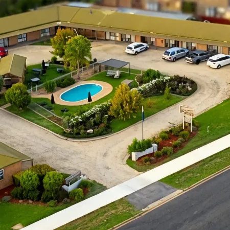 Statesman Motor Inn