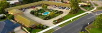 Statesman Motor Inn - parking