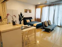 Trefoil Setia Alam by Comfy Asia - Infinity Pools