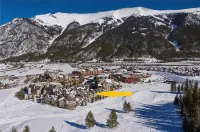 Large Cozy Townhouse Ski-in / Ski-out to Super Bee, Private Washer /Dry & Garage - Gym