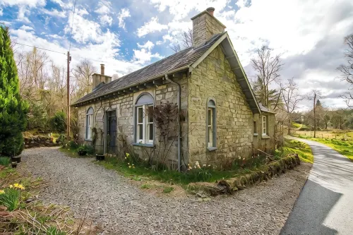 The Lodge at Duchray Castle.  Perfect for family with 3 small children. - Boutique