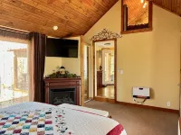 Riverside cabin with excellent kayaking and fishing - Chalets