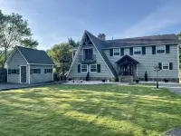 The Chalet on Lake Wylie, 5000 sq ft, Sleeps16, Pet Friendly, Close to Charlotte - 4-Star