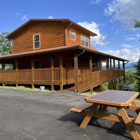 Luxury Mountaintop Getaway with, Fire Pit, New Hot Tub, WiFi & Gorgeous Views!
