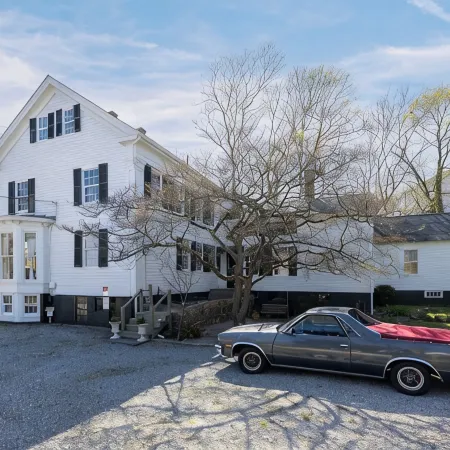 Delightful Downtown Mystic Studio!