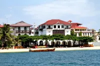 Tembo House Hotel - Pools