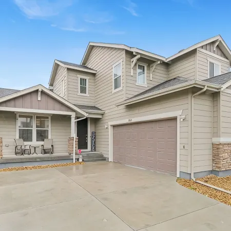 Spacious 3 bedroom, 2.5 bath house - 20 min from DIA, 25 min from Denver