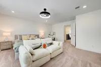 Near Strip •Beautiful 6BR8 Beds•New Furniture - เปิดใหม่