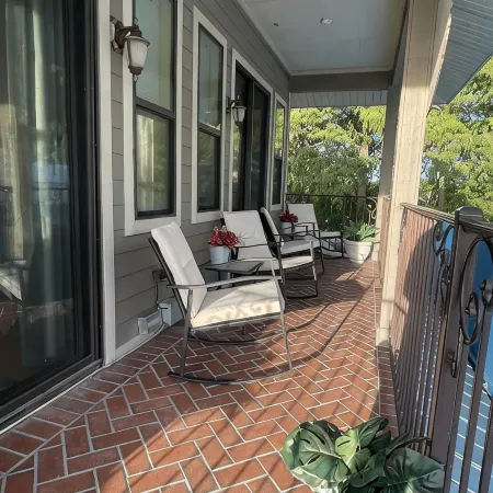 Kalua Lake Loft !   1 Bedroom - 1.5 Bath Overlooking Lake Dora