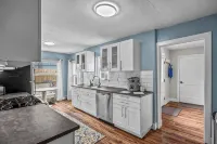 Pet & Family Friendly Downtown Montrose-20 Minutes to Black Canyon National Park - 3-Star