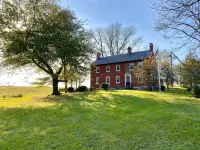 Private 18th Century Farmhouse in Virginia Wine Country with Hot Tub - WiFi
