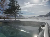 Secluded luxury lodge that sleeps 34 in beds - 3-Star