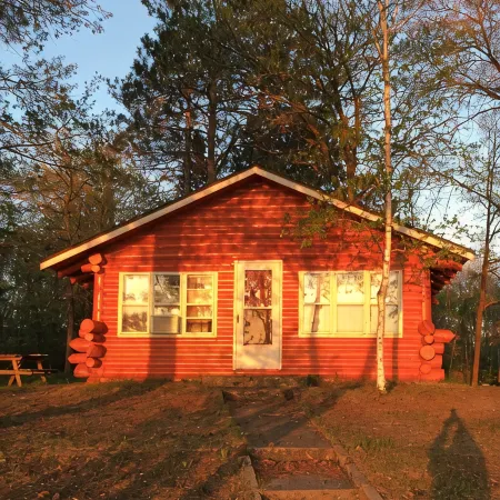 Peaceful Vintage 1920's Lakefront Red Log Cabin