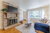 Stylish 4 Bedroom Home minutes from Downtown Champaign & Campus - 3つ星