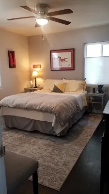 Historic Nob Hill home with cozy covered deck and close to Route 66. - Bungalows