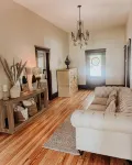 The Yellow House - Hidden Gem in heart of Portland - Homestays