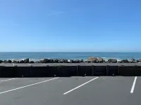 Sea Breeze Motel - parking