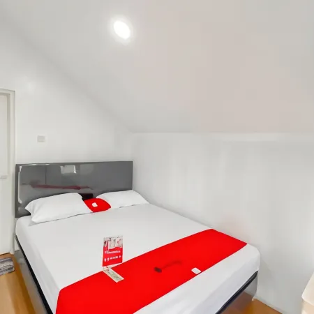 RedDoorz Syariah Plus @ Cipanas Cianjur Hotels in Pacet