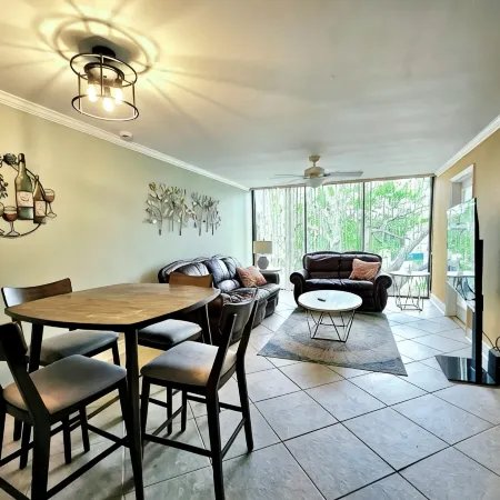 Seaside Treasure - Beach, Pool, Casino, Family Activities, Sunsets, Relax.