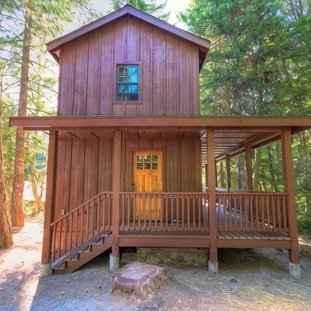 Doig Cabin: Support a great cause while on vacation!