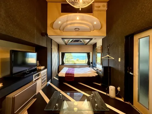 hotel ROOMER - Bãi đậu xe