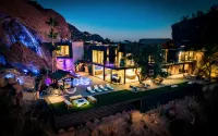 Ultra Luxury Villa on Camelback Mountain - w/ Pool, Waterfall & Fire Lounges - 5 ดาว
