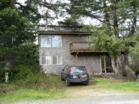 Manzanita Beach House, 3-Bedrooms, One Block to Beach, Dog Friendly, Sleeps 6+ - Wifi