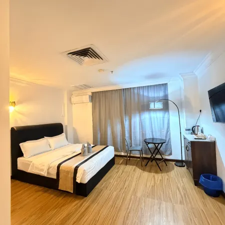 GOLDEN PALMS HOTEL