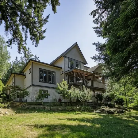 Large Charming 3bedroom unit