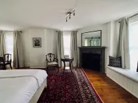Woodbourne Inn - Homestays