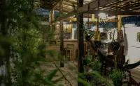 Wood Stone Homestay Yogyakarta - Hostels