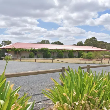 Inglewood Motel and Caravan Park Victoria