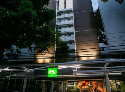 貝倫納扎雷宜必思尚品飯店