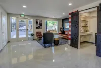 Americana Modern Hotel Các khách sạn ở Redding