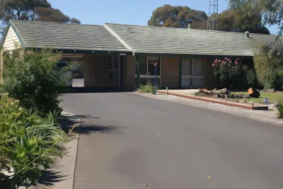 Peppinella Motel Hotels in Delacombe