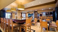 Best Western Premier KC Speedway Inn  Suites - sarapan