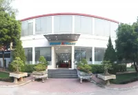 Vietnam Trade Union Hotel in Kim Boi