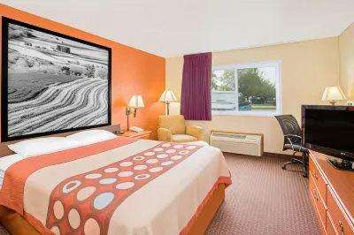 Super 8 by Wyndham Waverly Hotels in Waverly
