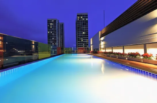 Aurora Western Village Отели рядом с достопримечательностью «Phap Viện Minh Dang Quang»