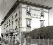 Hotel Savoia e Campana Các khách sạn gần Torre del Carmine o dell Orologio