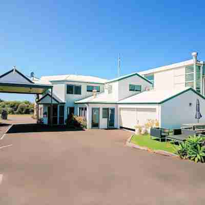 Coastal Motel Hotel Exterior