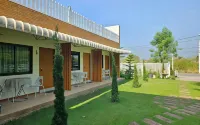 Charming Home Resort Hotels in Suan Phueng