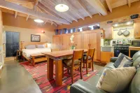 Centrally Located Santa Fe Studio Near Town! Hotels in Tesuque
