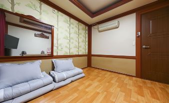 Pohang Jukdo Market L - Housity