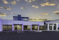 Wingate by Wyndham Wichita Airport Hotels in Вічіта
