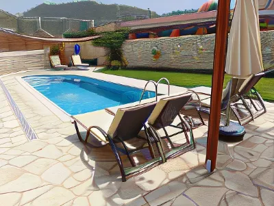 Charalambos Holiday Cottage Hoteles cerca de Drapia Horse Farm