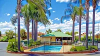 Town & Country Motor Inn - parking