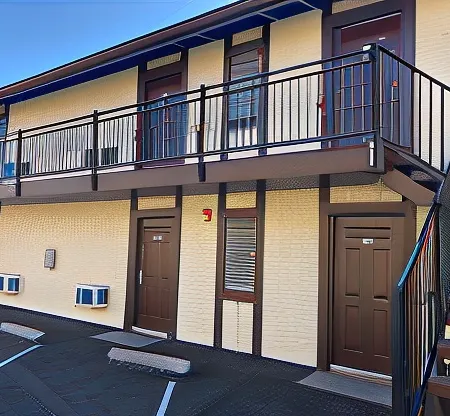 Golden Hills Motel