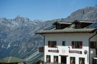 Hotel Gallo Cedrone Hotels in Valdisotto