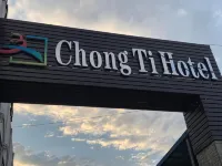 Chong TI Hotel - parking